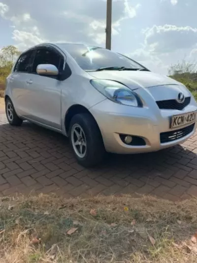 TOYOTA Vitz