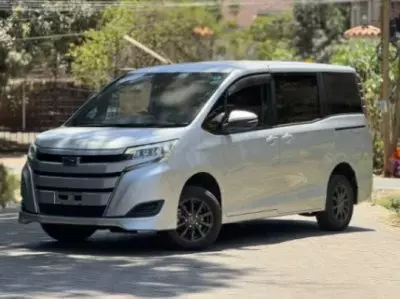 TOYOTA Noah