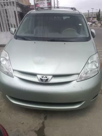 TOYOTA Sienna