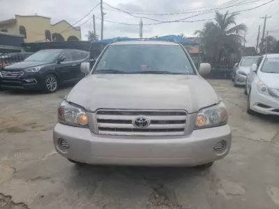 TOYOTA Highlander