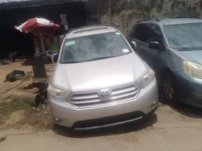 TOYOTA Highlander