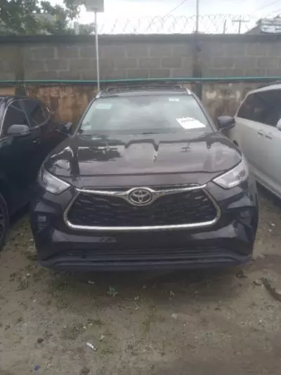 TOYOTA Highlander