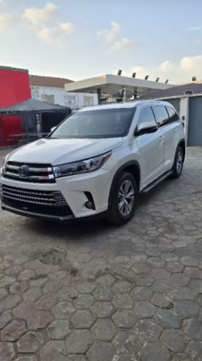 TOYOTA Highlander