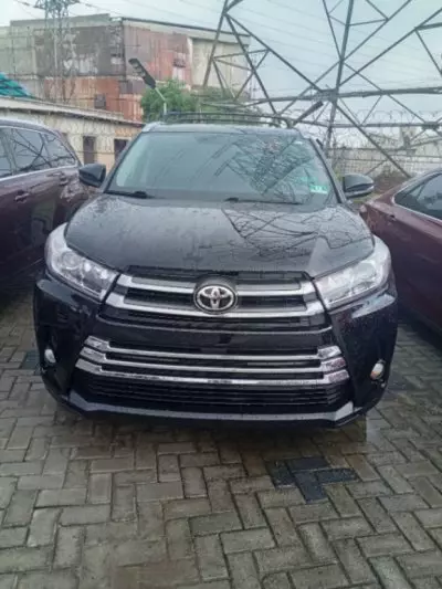 TOYOTA Highlander