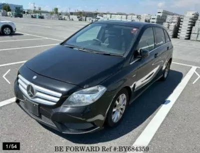 Mercedes-Benz B 180
