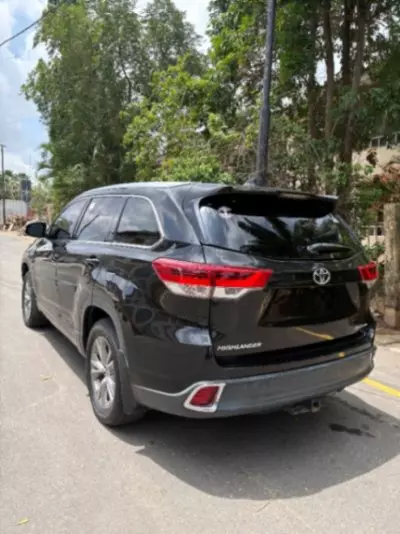 TOYOTA Highlander