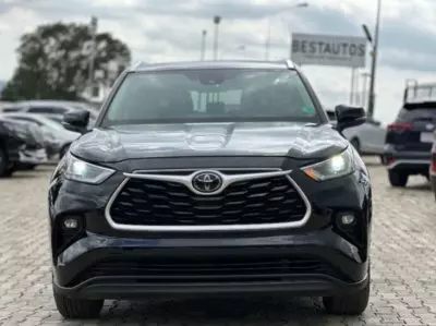 TOYOTA Highlander