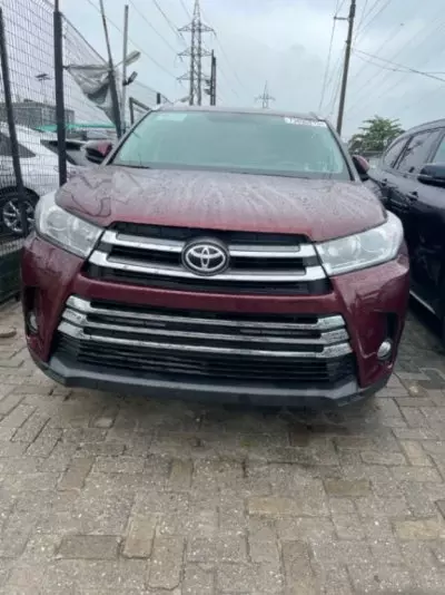 TOYOTA Highlander