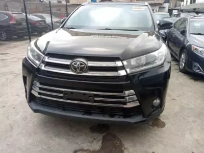 TOYOTA Highlander