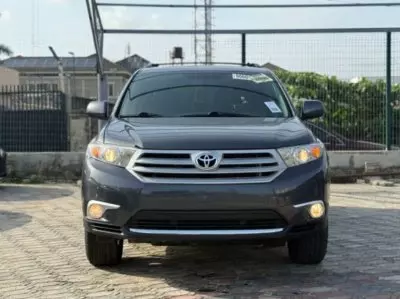 TOYOTA Highlander