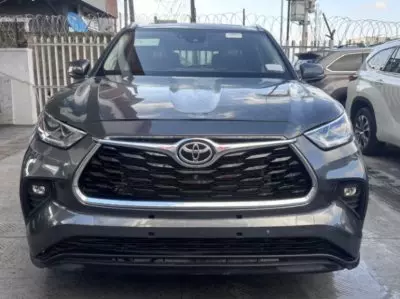TOYOTA Highlander