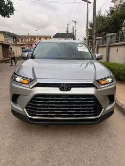 TOYOTA Highlander