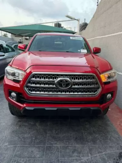 TOYOTA Tacoma