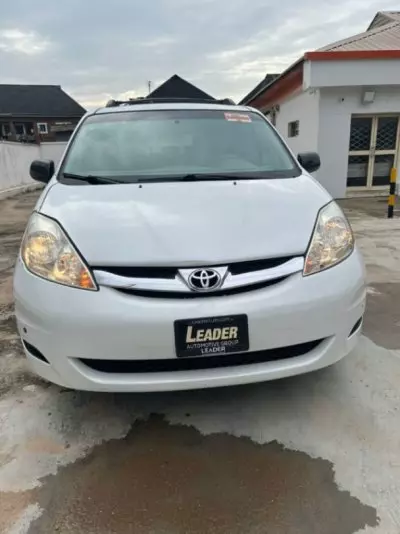 TOYOTA Sienna