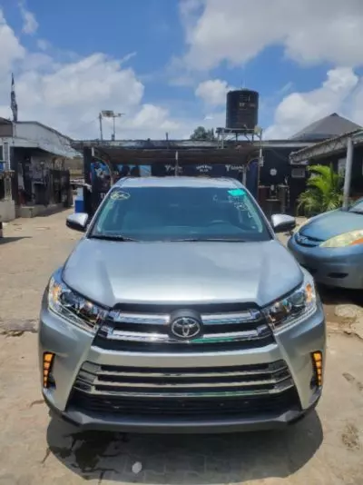 TOYOTA Highlander