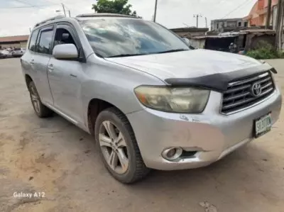 TOYOTA Highlander