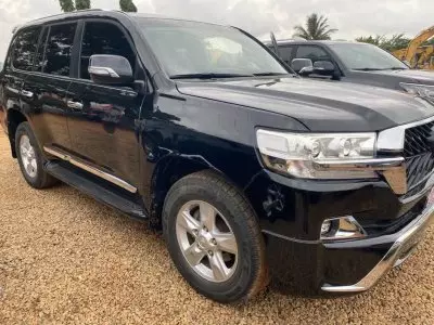 TOYOTA Landcruiser  V8