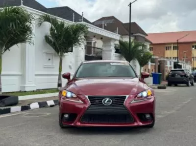Lexus IS