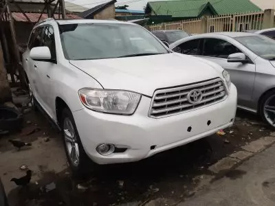 TOYOTA Highlander