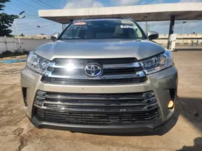 TOYOTA Highlander