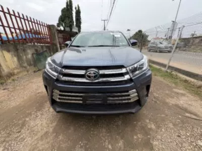 TOYOTA Highlander