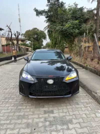 Lexus IS