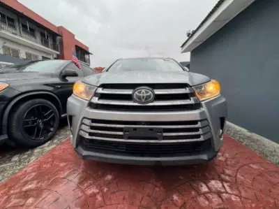 TOYOTA Highlander