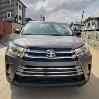 TOYOTA Highlander