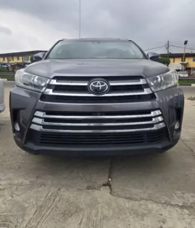 TOYOTA Highlander