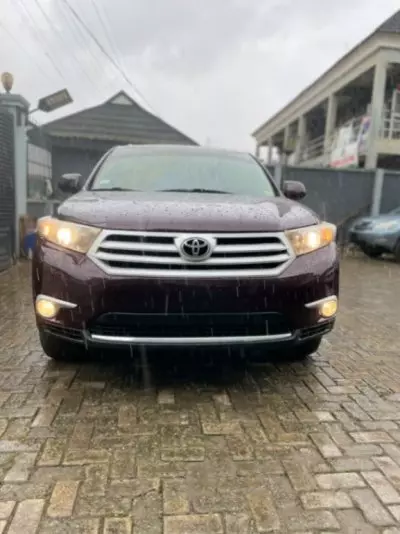TOYOTA Highlander