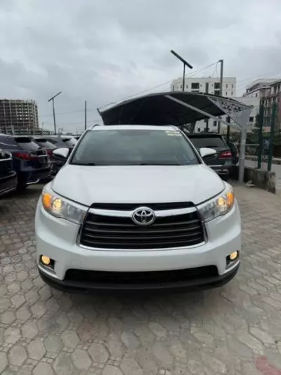 TOYOTA Highlander