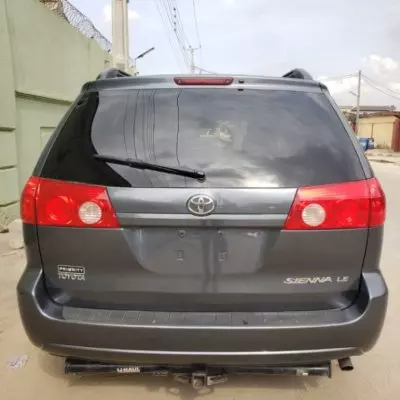 TOYOTA Sienna