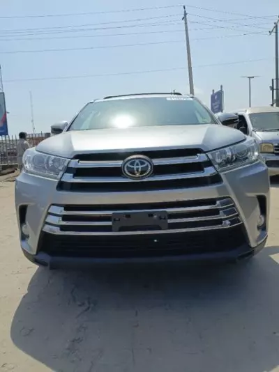 TOYOTA Highlander