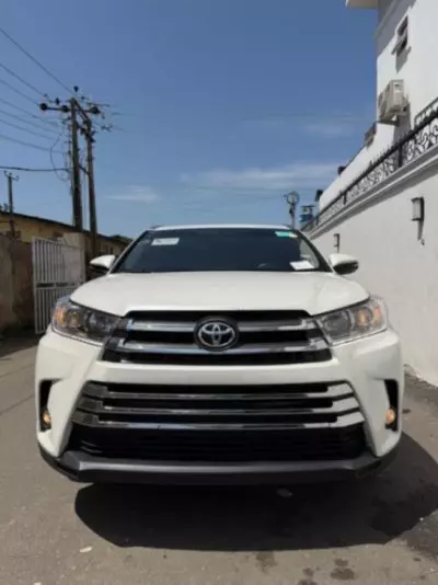 TOYOTA Highlander
