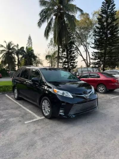 TOYOTA Sienna