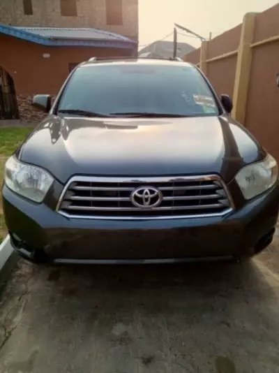 TOYOTA Highlander