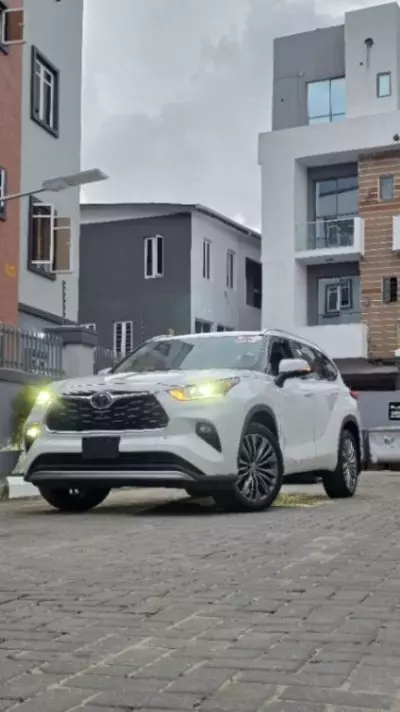 TOYOTA Highlander
