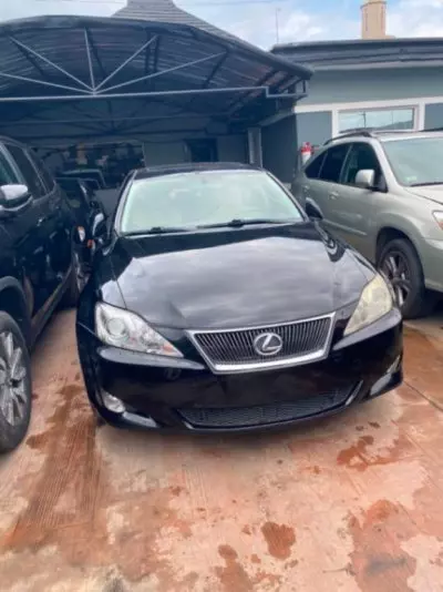 Lexus IS