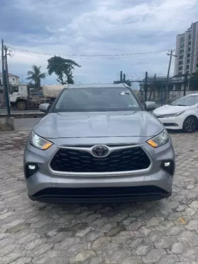 TOYOTA Highlander