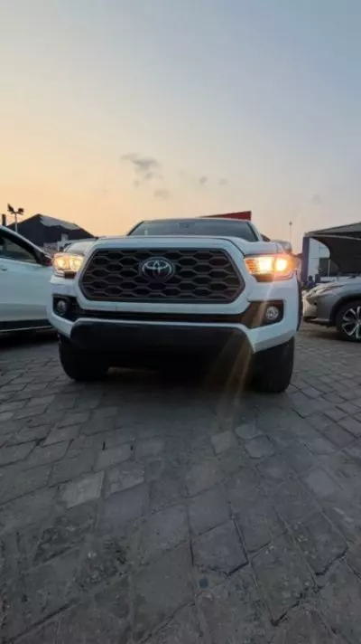 TOYOTA Tacoma