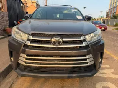 TOYOTA Highlander