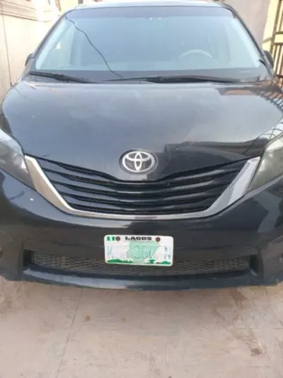 TOYOTA Sienna