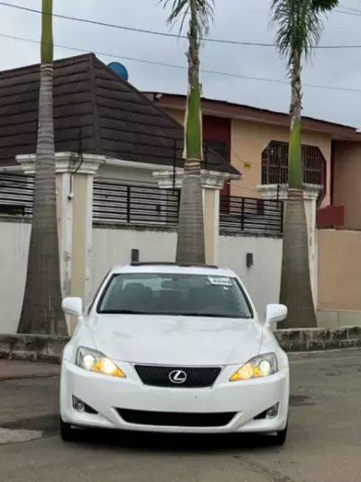 Lexus IS