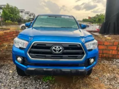 TOYOTA Tacoma