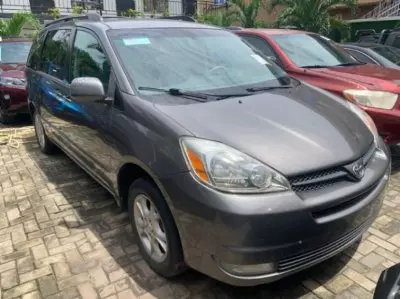 TOYOTA Sienna