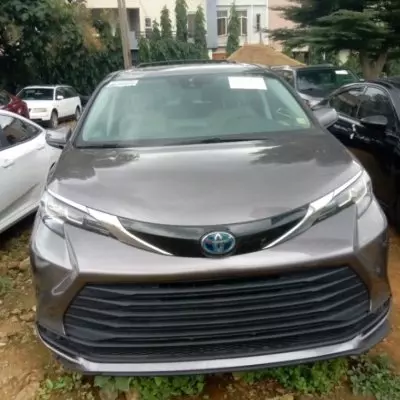 TOYOTA Sienna