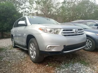 TOYOTA Highlander