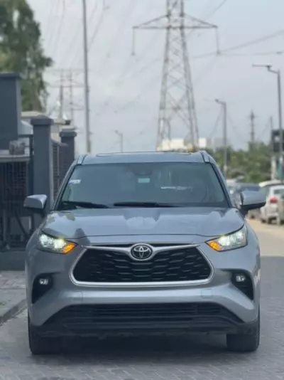 TOYOTA Highlander