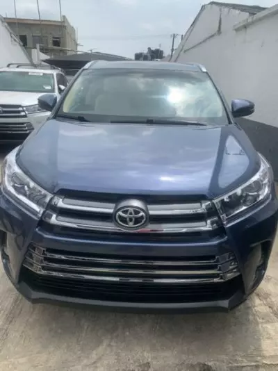 TOYOTA Highlander