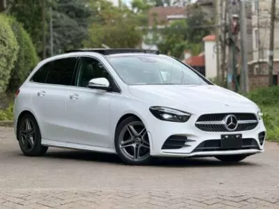 Mercedes-Benz B 180